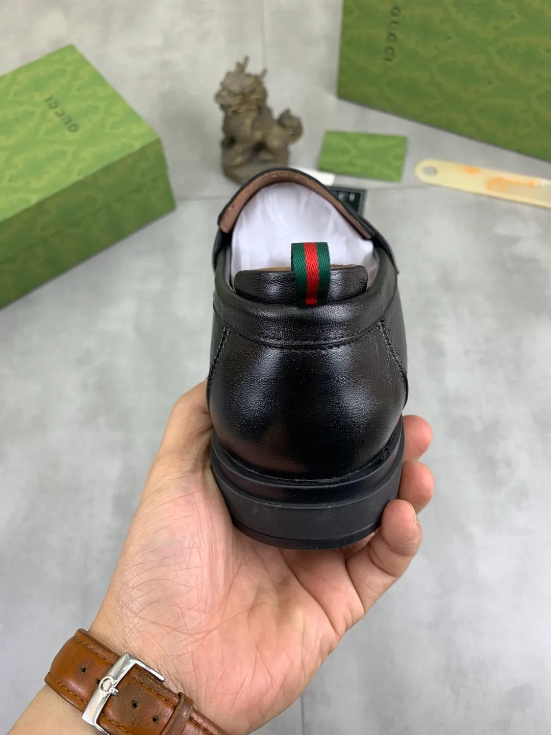 Men's shoes💰P500💰【New model, soft and comfortable Gucci classic business leather shoes hot selection (Gucci) official website latest Gucci 🎁 business leather shoes, hot style 💥 simple and elegant style, exclusive for trendy men. Unique official website latest brand original double G embossed element 👑Gucci Original decoration, fashionable and generous, made of original calfskin ✅ fully imported first-layer pigskin lining, official website designated wear-resistant, rubber business outsole, real-life photos of classic models at the counter 🎬38-44 (customized for 45) 3⃣️ colors available